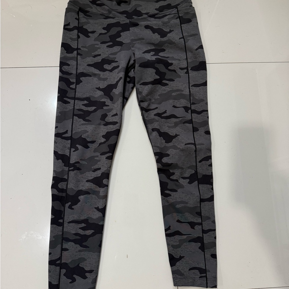 PINK Victoria's Secret Gray and Black Camouflage Leggings